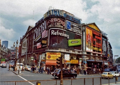 Piccadilly Circus 1973 2.jpg. Click on the picture to enlarge